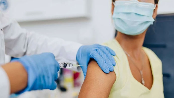 Bạn nên tiêm vaccine trước khi mùa cúm bắt đầu.