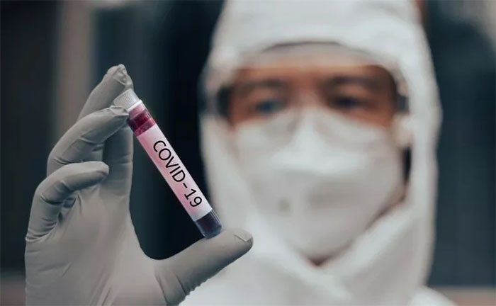 Nhà khoa học cấm mẫu máu nhiễm Covid-19 tại phòng thí nghiệm ở Vũ Hán, Trung Quốc.