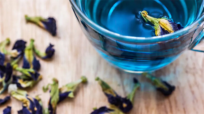 Màu xanh từ loại trà này là do hàm lượng chất chống oxy hóa anthocyanin cao