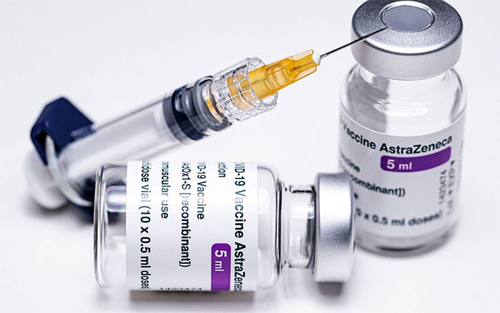 Vaccine AstraZeneca có thể gây ra hội chứng huyết khối giảm tiểu cầu.