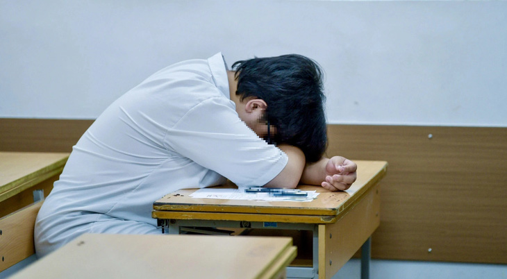 Nhiều học sinh mệt mỏi sau kỳ thi chuyển cấp không được như kỳ vọng - Ảnh: NAM TRẦN
