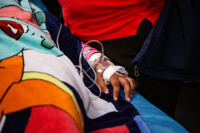 Genesis Polanco Marte, 9 tuổi, được điều trị sốt xuất huyết tại Bệnh viện Auxilio Mutuo