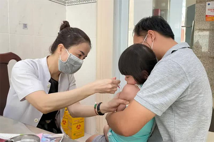 Tiêm vaccine cho trẻ